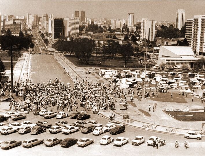 Manifestação de professores no Centro Cívico - Década de 1980