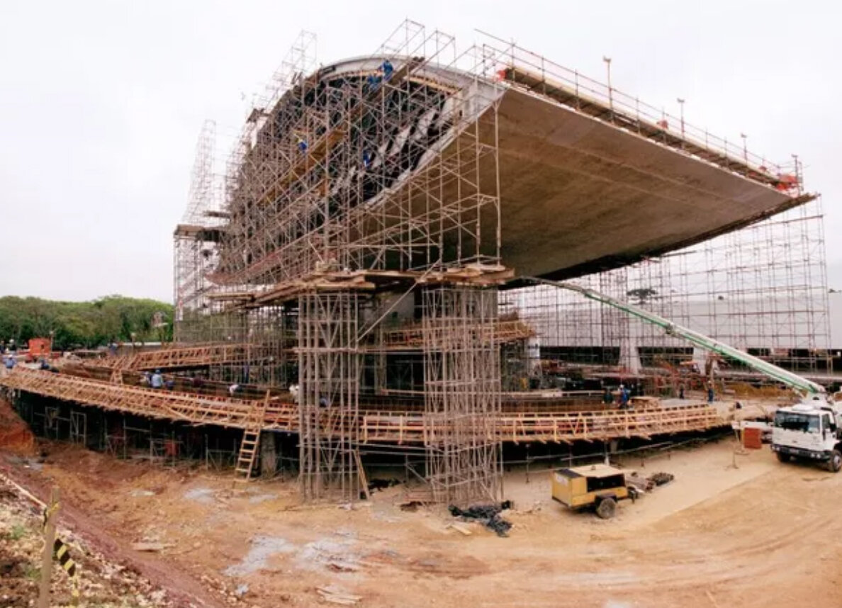 Museu Oscar Niemeyer em obras - 2000