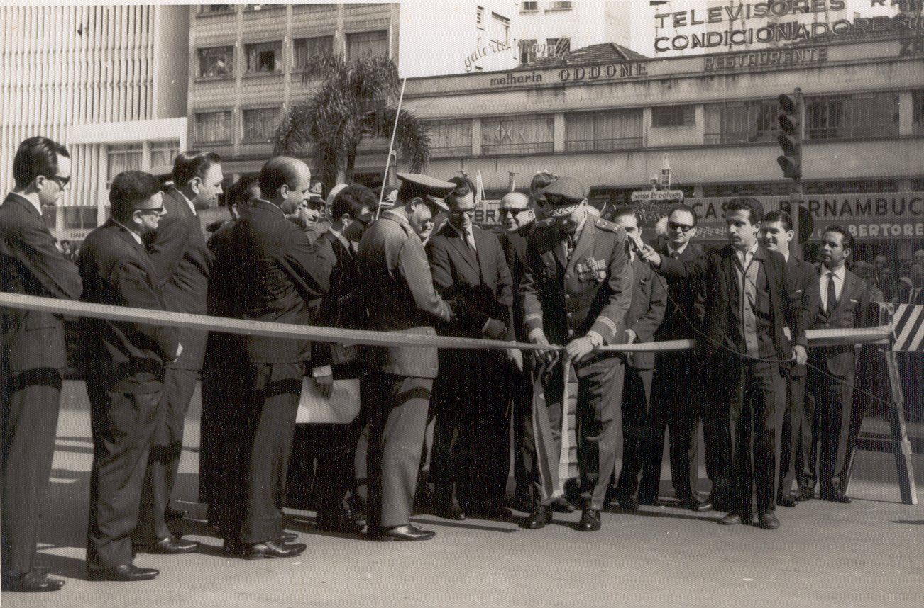 Alargamento da rua Marechal Deodoro - 1966