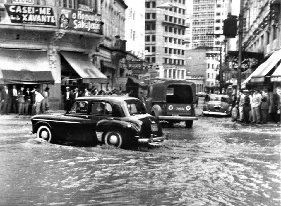 Enchente na travessa Oliveira Bello - Década de 1950