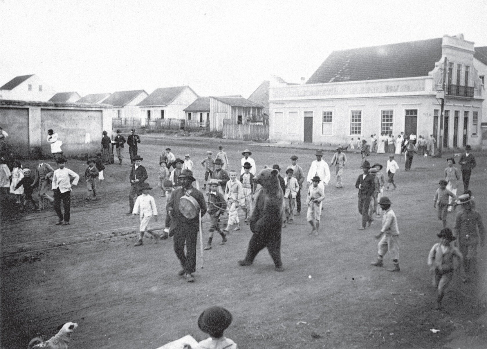 Desfile de divulgação circense na avenida Marechal Floriano - 1910