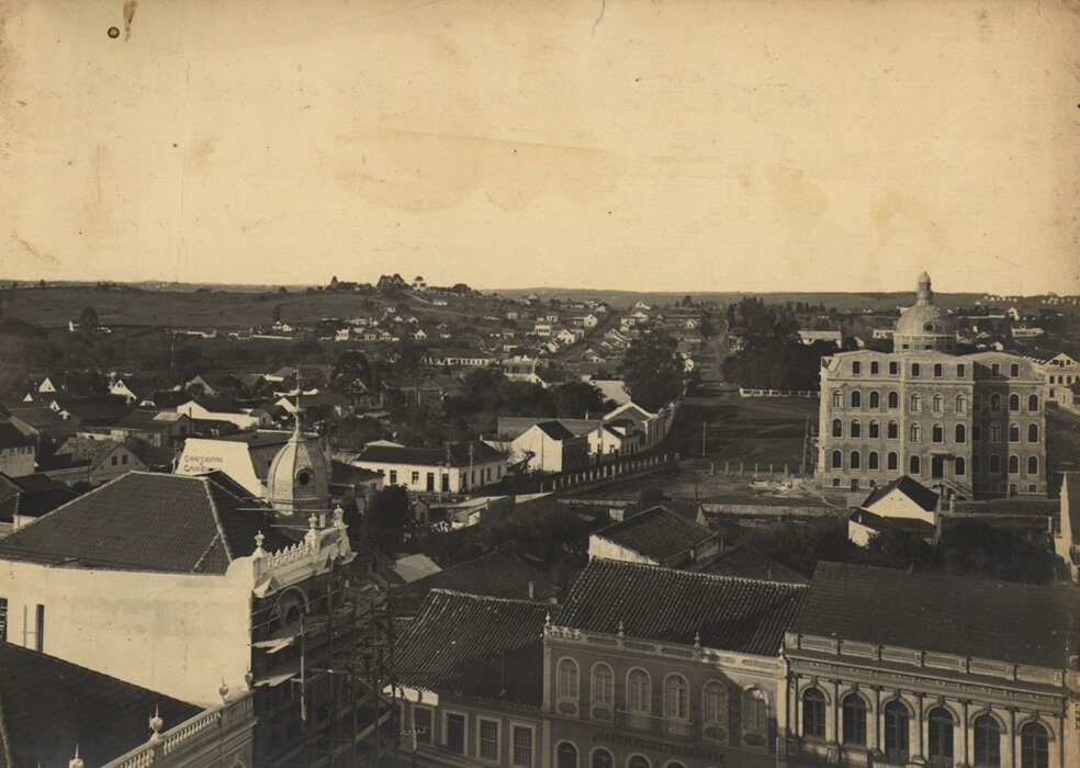 Vista aérea da praça Santos Andrade - Década de 1920