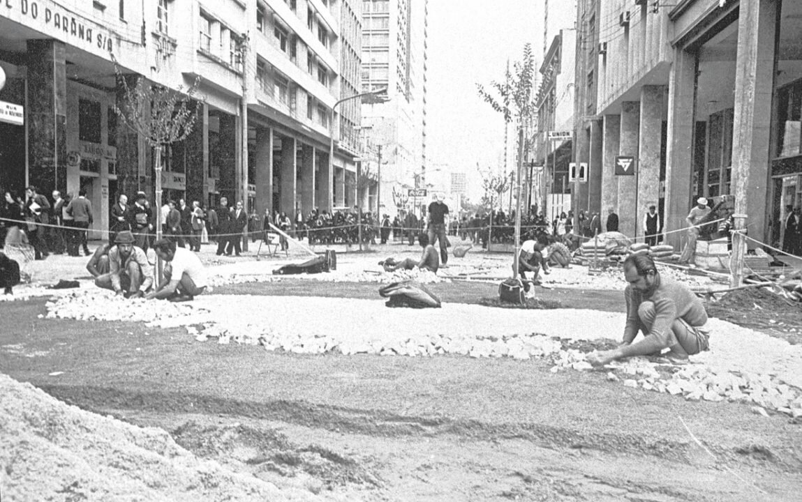 Calçamento da rua XV de Novembro - 1972