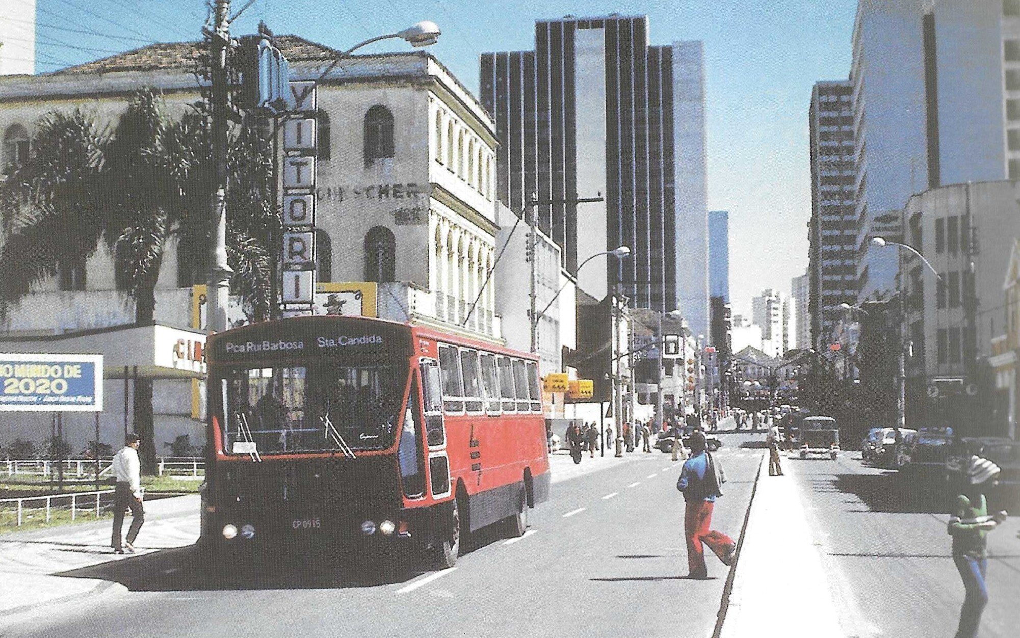 Ônibus Expresso na rua Barão do Rio Branco - Década de 1970